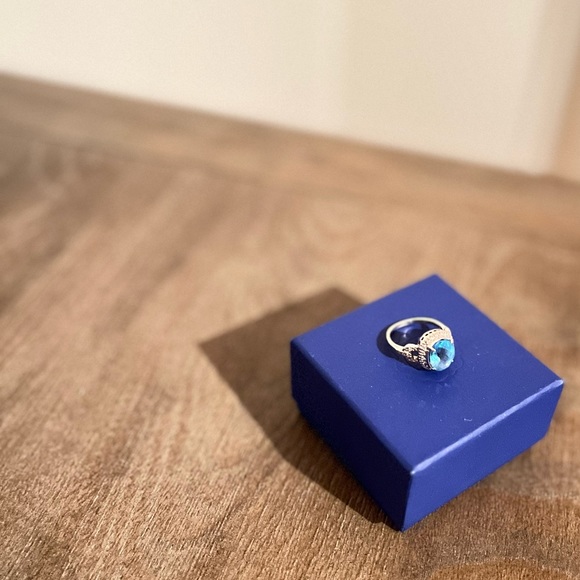 Blue Topaz ring Size 7 - Picture 1 of 6